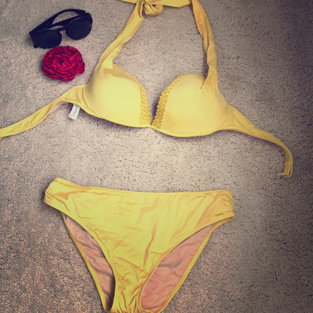 GORGEOUS Italian yellow bikini EUC